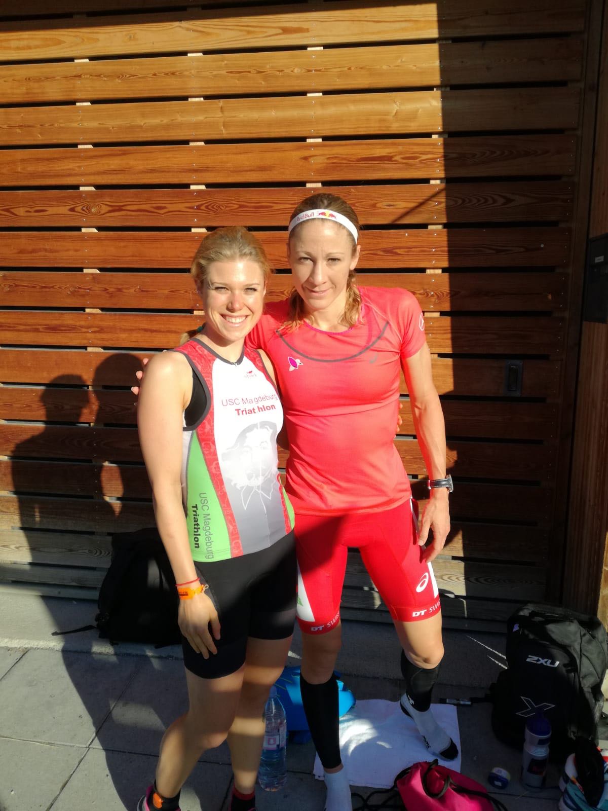 Jil Fritzius mit Ironman-Weltmeisterin Daniela Ryf beim IRONMAN 70.3 Schweiz